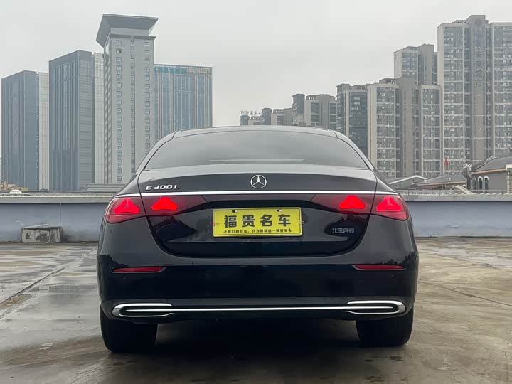 Фото 4 - Mercedes-Benz E-Class