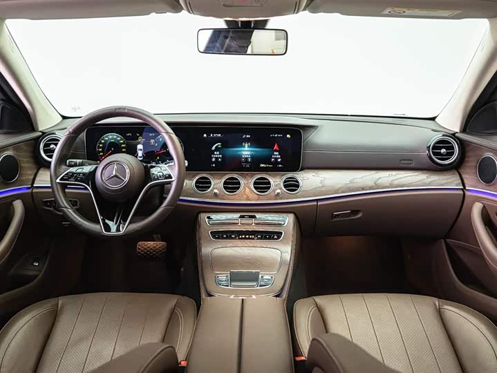 Фото 6 - Mercedes-Benz E-Class