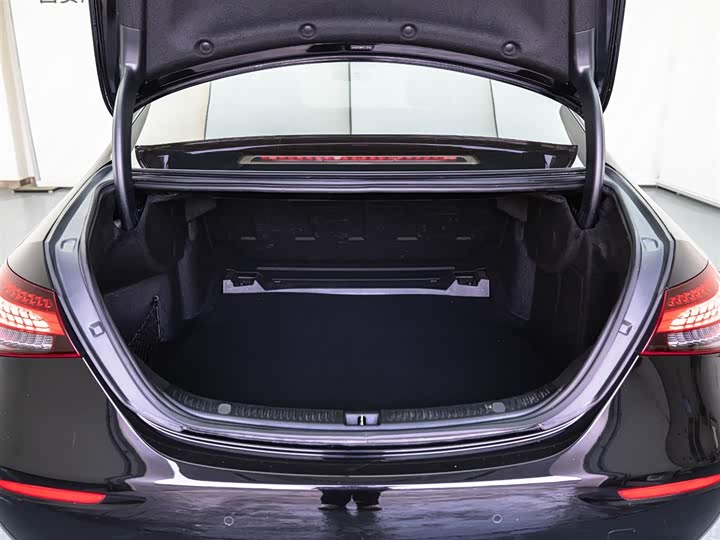 Фото 9 - Mercedes-Benz E-Class