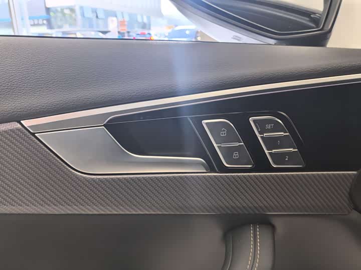 Фото 3 - Audi A4L