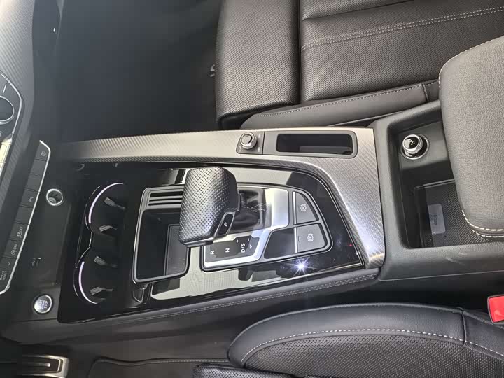 Фото 8 - Audi A4L