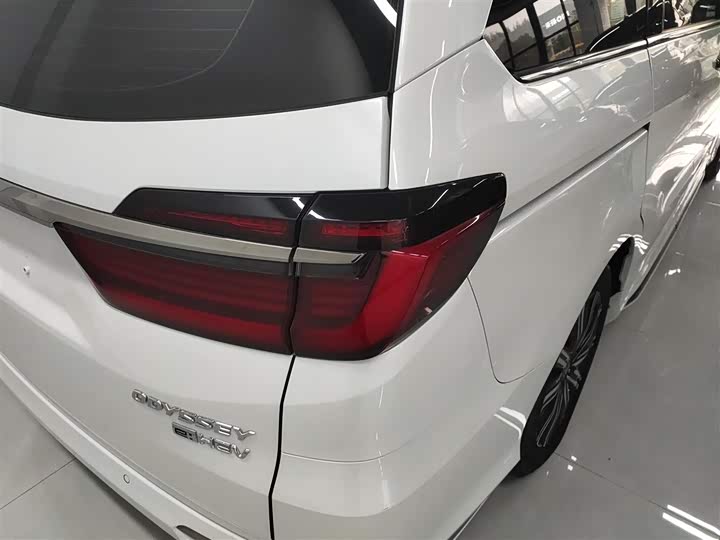 Фото 8 - Honda Odyssey