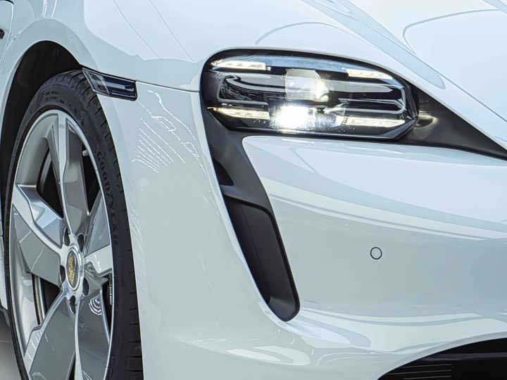 Фото 7 - Porsche Taycan