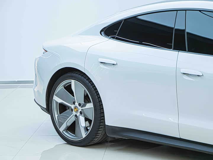 Фото 9 - Porsche Taycan