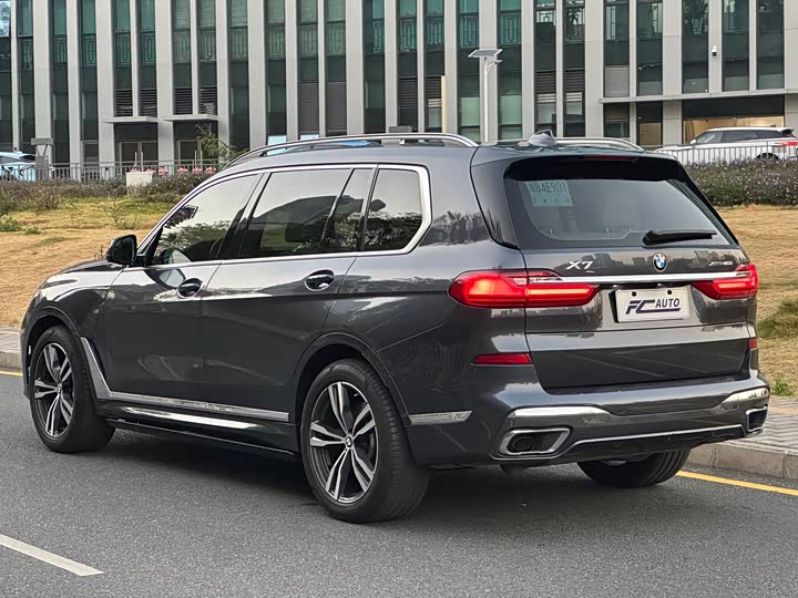Фото 5 - BMW X7