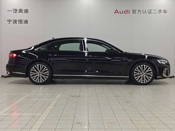 Фото 3 - Audi A8