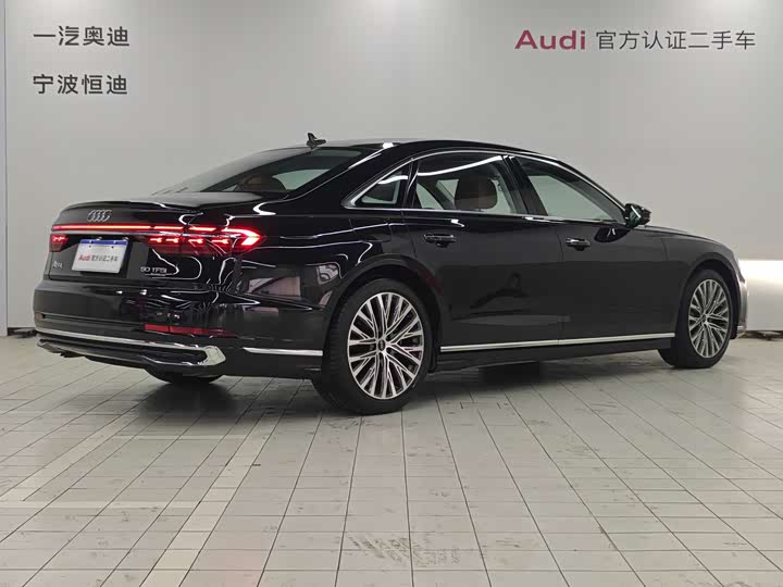 Фото 5 - Audi A8