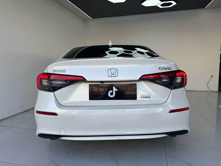 Фото 8 - Honda Civic