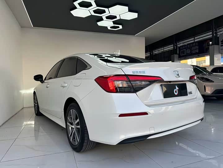 Фото 9 - Honda Civic