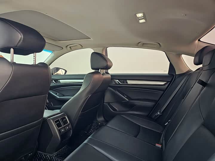 Фото 6 - Honda Accord