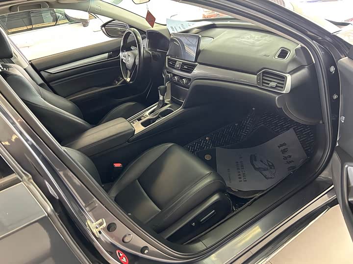 Фото 8 - Honda Accord