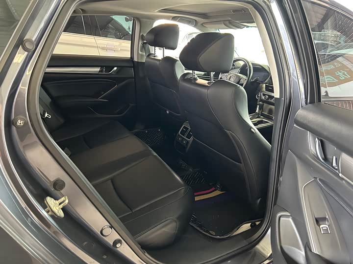 Фото 9 - Honda Accord