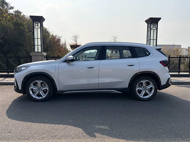 Фото 3 - BMW iX1