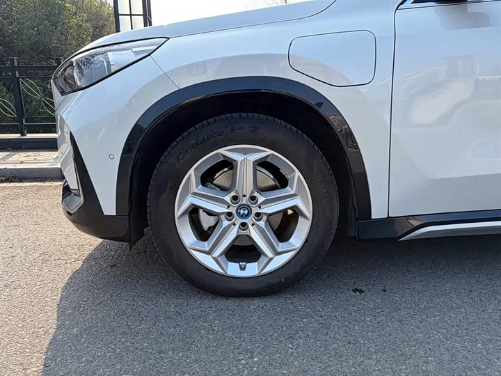 Фото 4 - BMW iX1