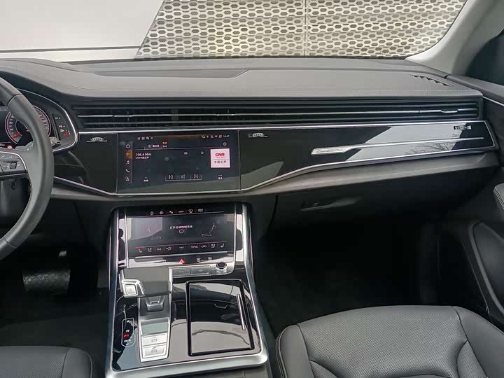 Фото 5 - Audi Q8