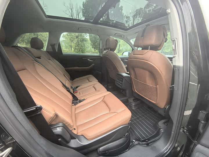 Фото 8 - Audi Q7