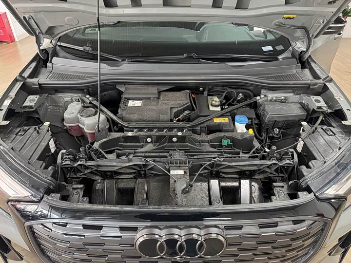 Фото 3 - Audi Q4 e-tron