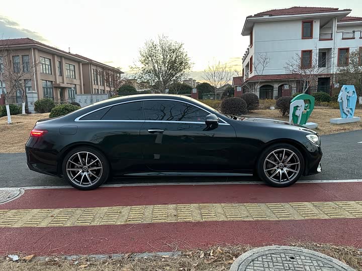 Фото 2 - Mercedes-Benz E-Class