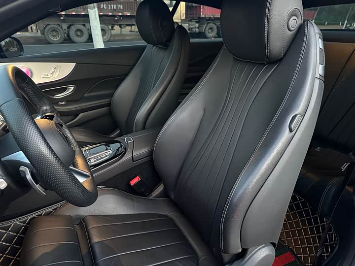 Фото 5 - Mercedes-Benz E-Class