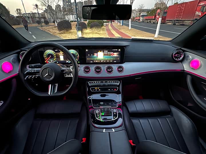 Фото 7 - Mercedes-Benz E-Class