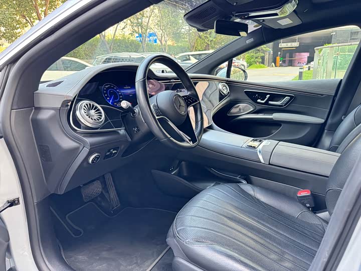 Фото 9 - Mercedes-Benz EQS