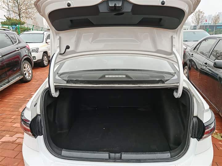 Фото 9 - Volkswagen Lavida