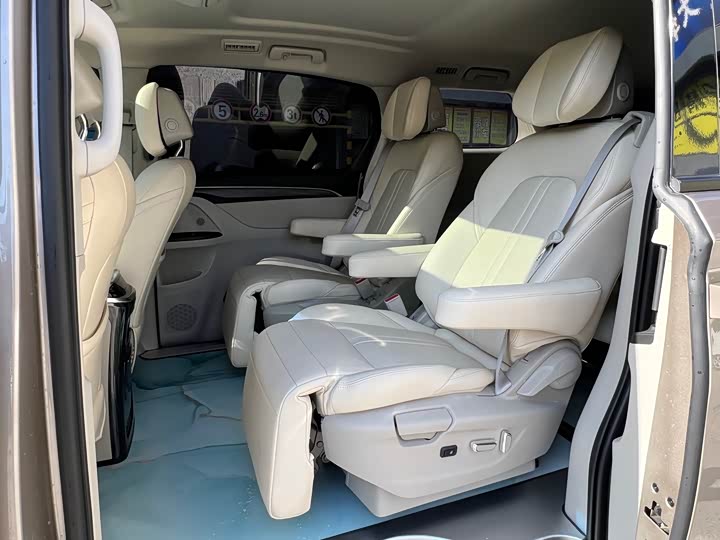 Фото 9 - Buick GL8 ES