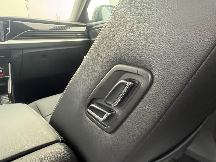 Фото 9 - Volkswagen Passat