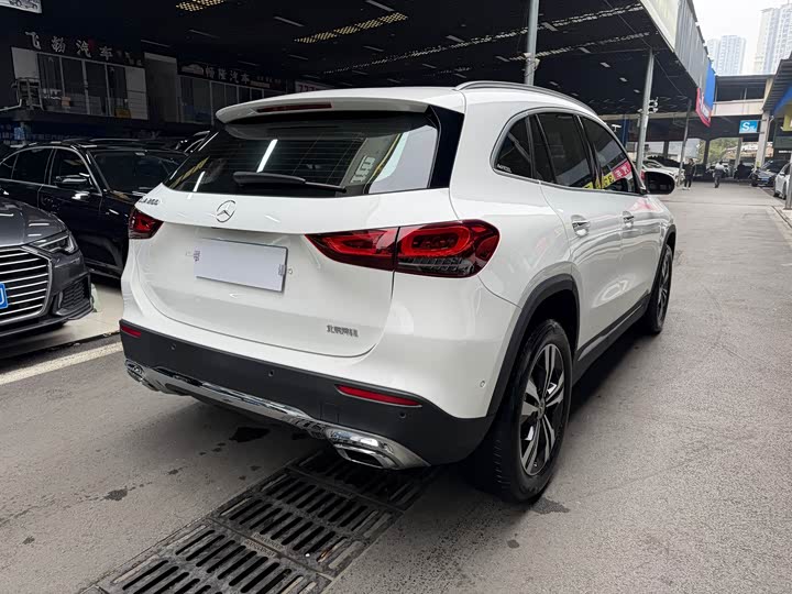 Фото 4 - Mercedes-Benz GLA-Class