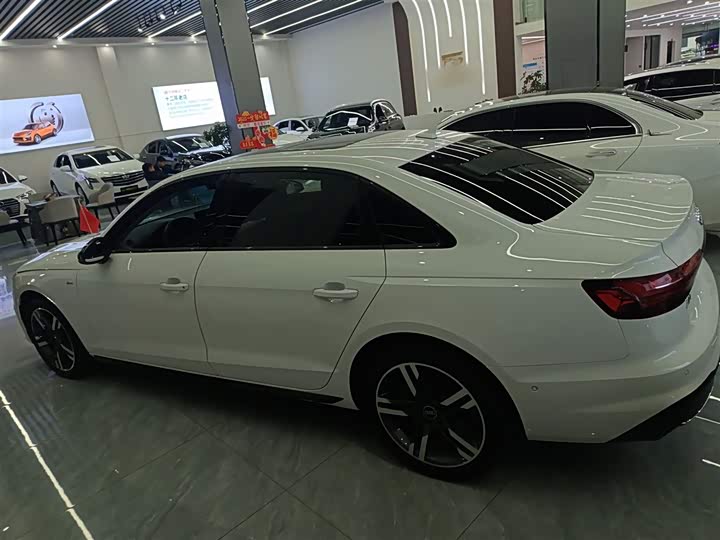 Фото 5 - Audi A4L