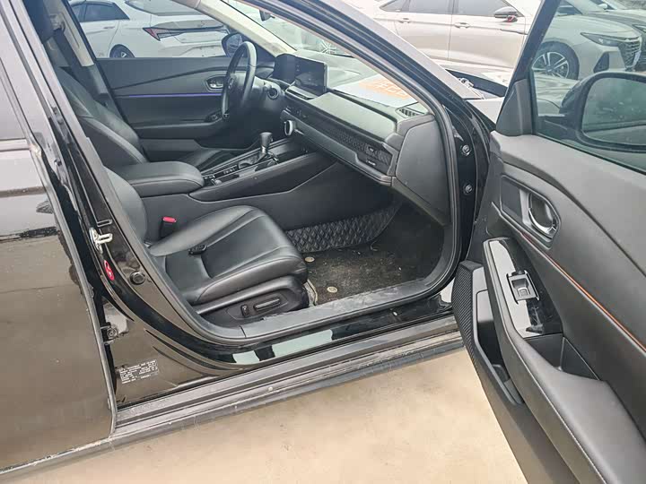 Фото 9 - Honda Accord