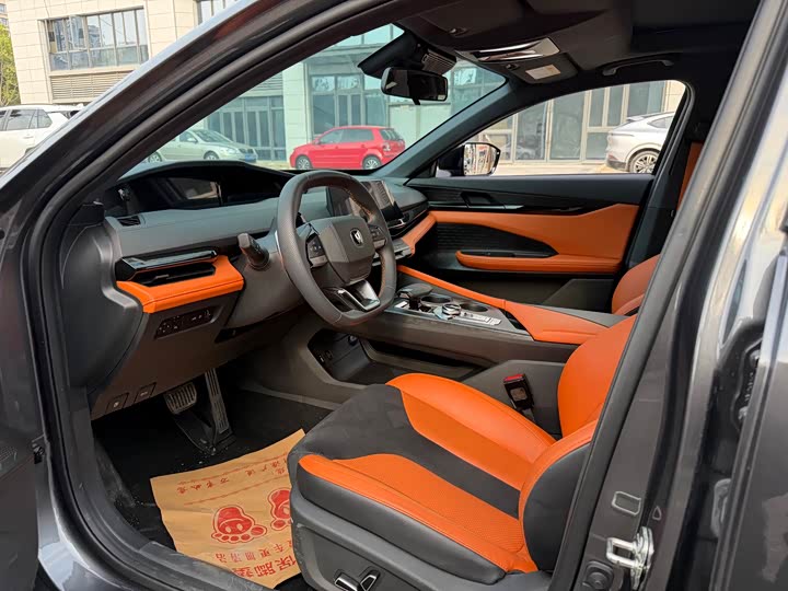 Фото 4 - Changan UNI-V