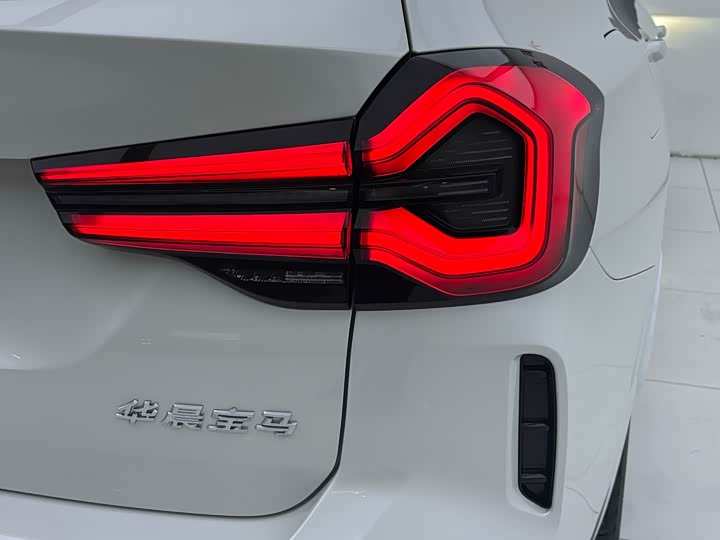 Фото 8 - BMW iX3