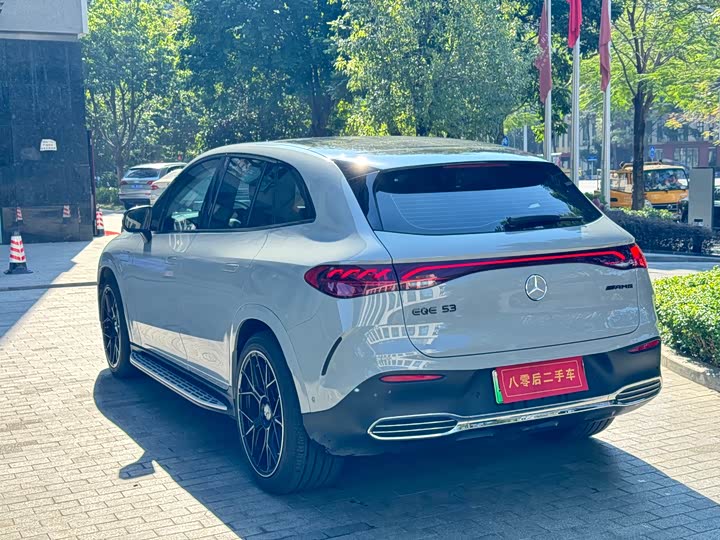 Фото 4 - Mercedes-Benz EQE SUV