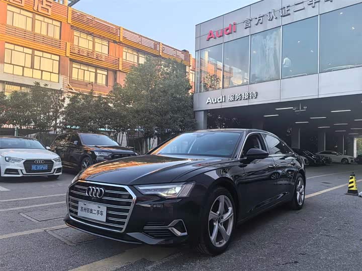 Фото 1 - Audi A6L