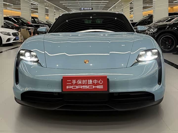 Фото 2 - Porsche Taycan