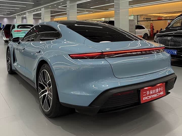 Фото 4 - Porsche Taycan