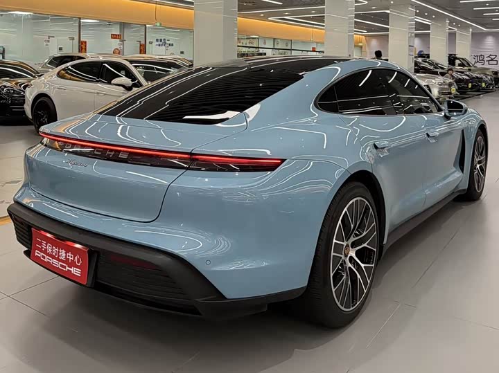 Фото 6 - Porsche Taycan