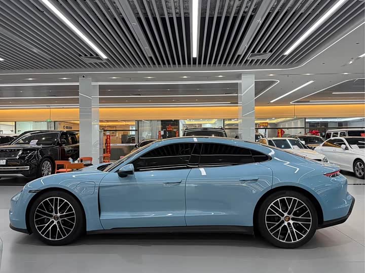 Фото 7 - Porsche Taycan