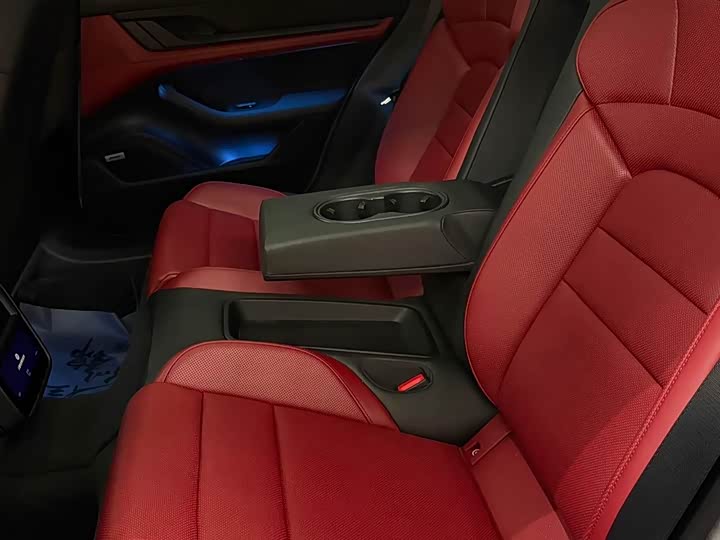 Фото 9 - Porsche Taycan