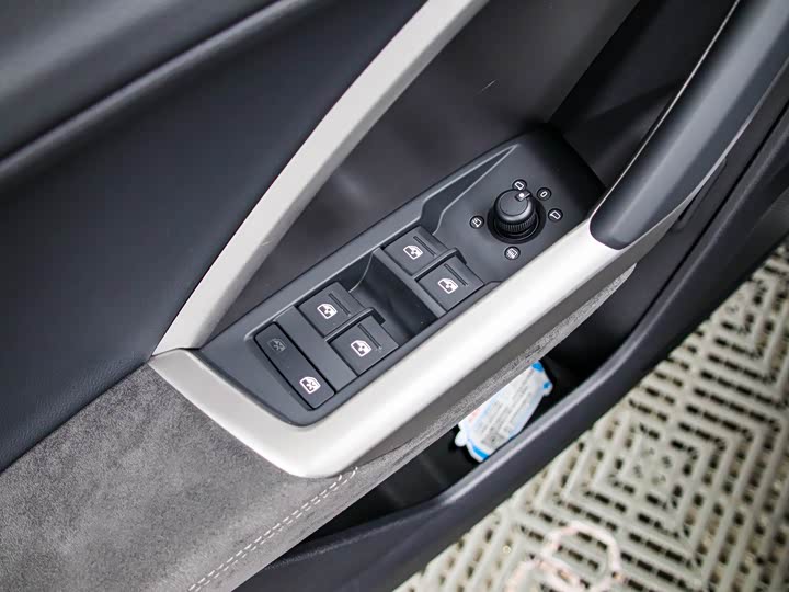 Фото 6 - Audi Q3