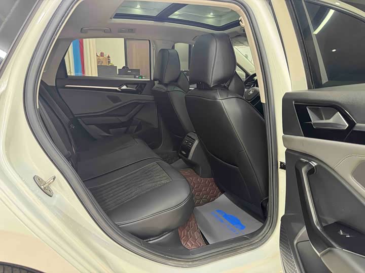 Фото 9 - Volkswagen Sagitar L