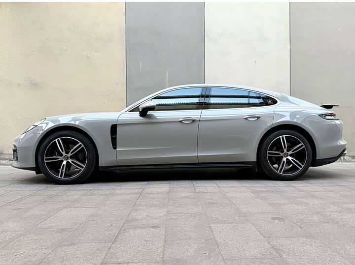 Фото 2 - Porsche Panamera
