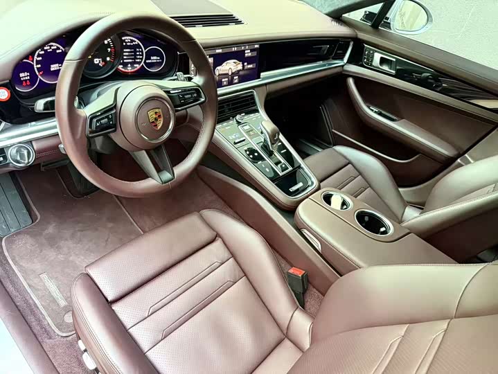 Фото 3 - Porsche Panamera