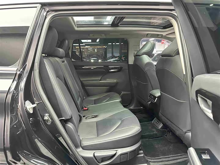 Фото 7 - Toyota Highlander