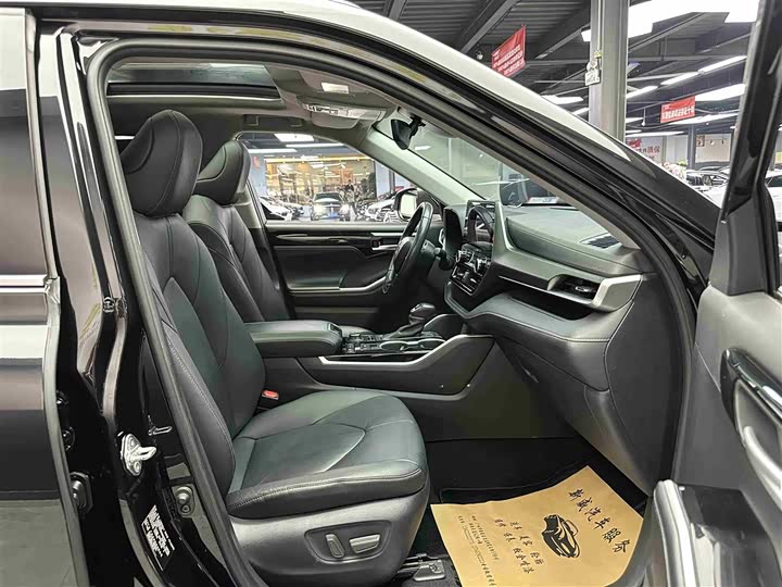 Фото 8 - Toyota Highlander