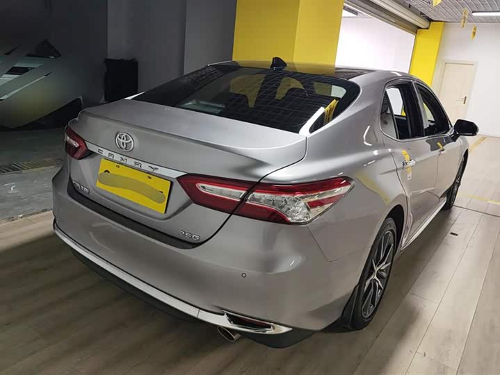 Фото 3 - Toyota Camry