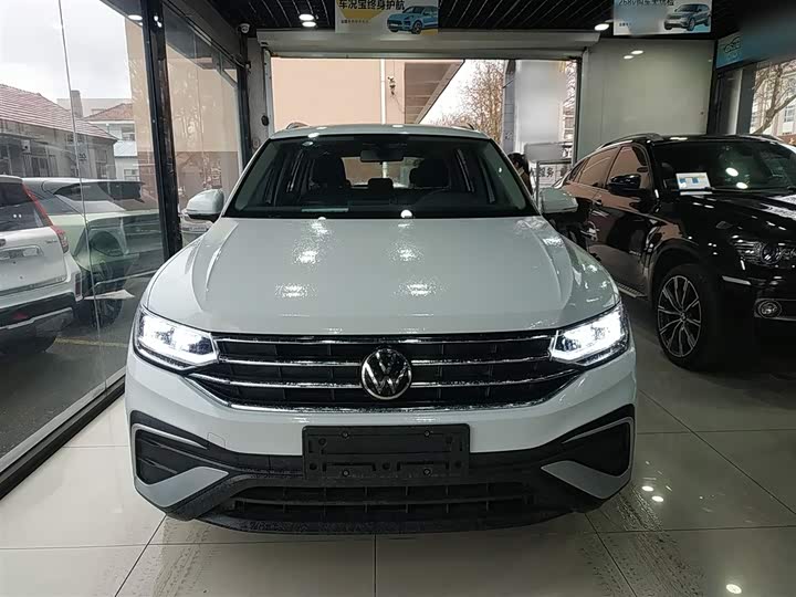 Фото 3 - Volkswagen Tiguan L Pro