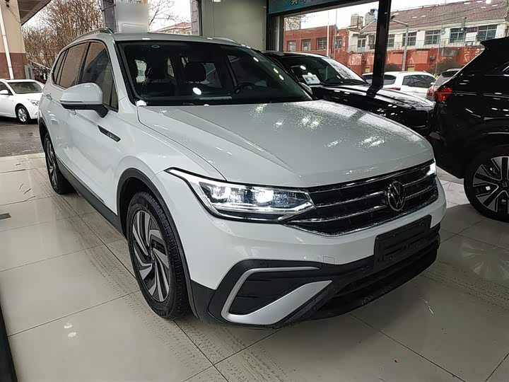Фото 4 - Volkswagen Tiguan L Pro