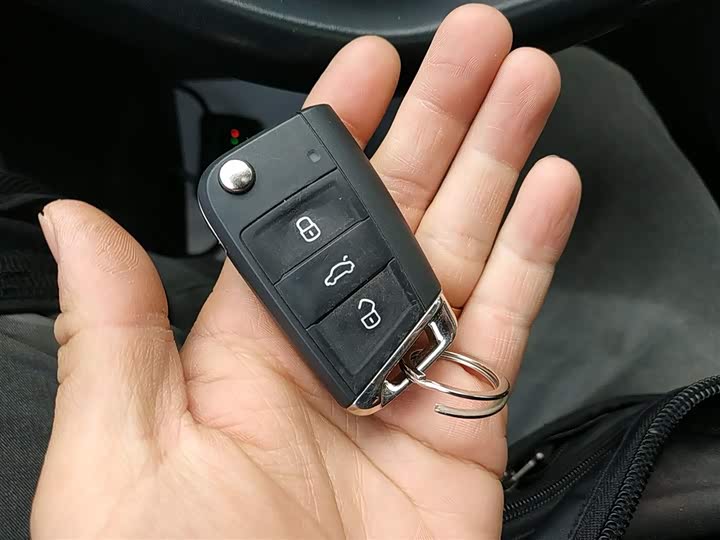 Фото 9 - Volkswagen Tiguan L Pro